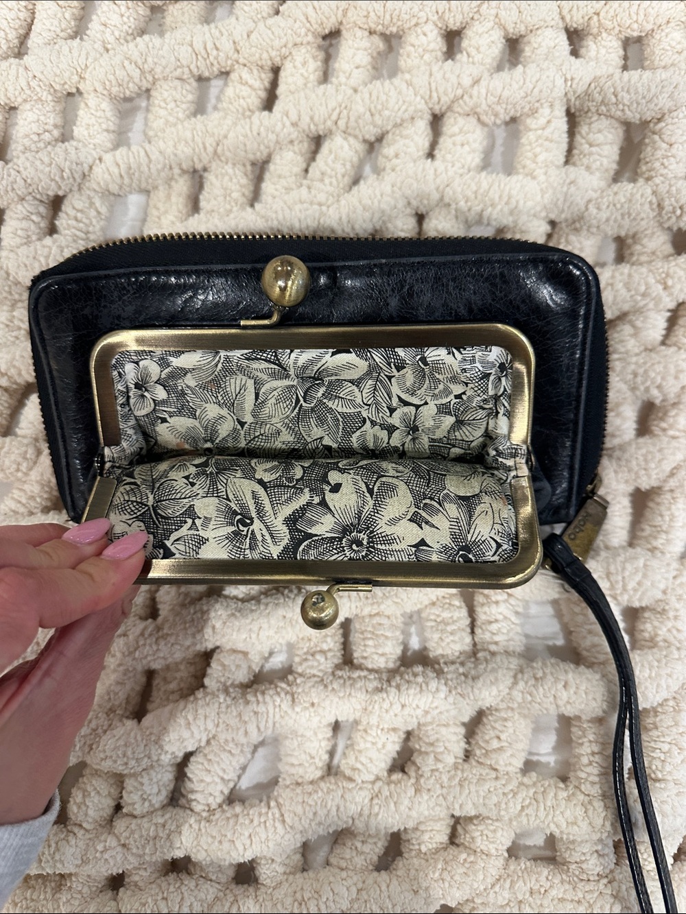 HOBO Black Leather Kiss-Lock Wristlet Wallet Clutch - Picture 4 of 9
